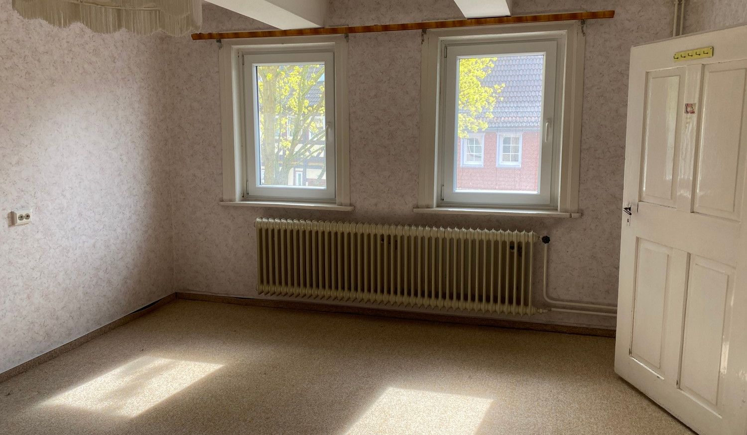 Großzügiges Mehrfamilienhaus im Ortsteil Freiheit mit Nebengebäuden