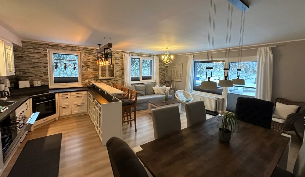 Wohn- und Esszimmer mit Küch