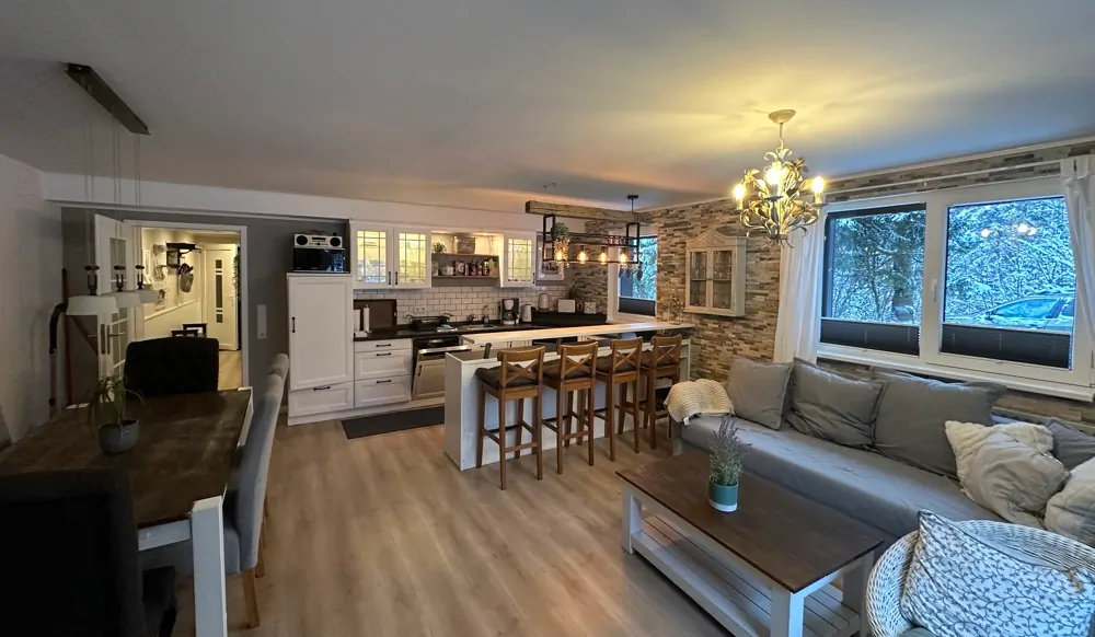 Wohn- und Esszimmer mit Küch