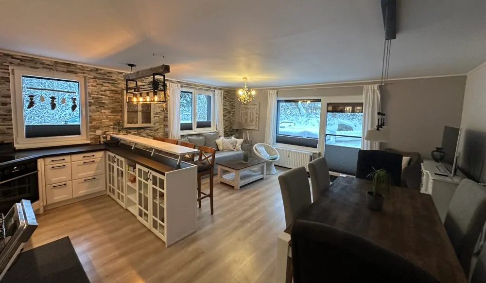 Wohn- und Esszimmer mit Küch