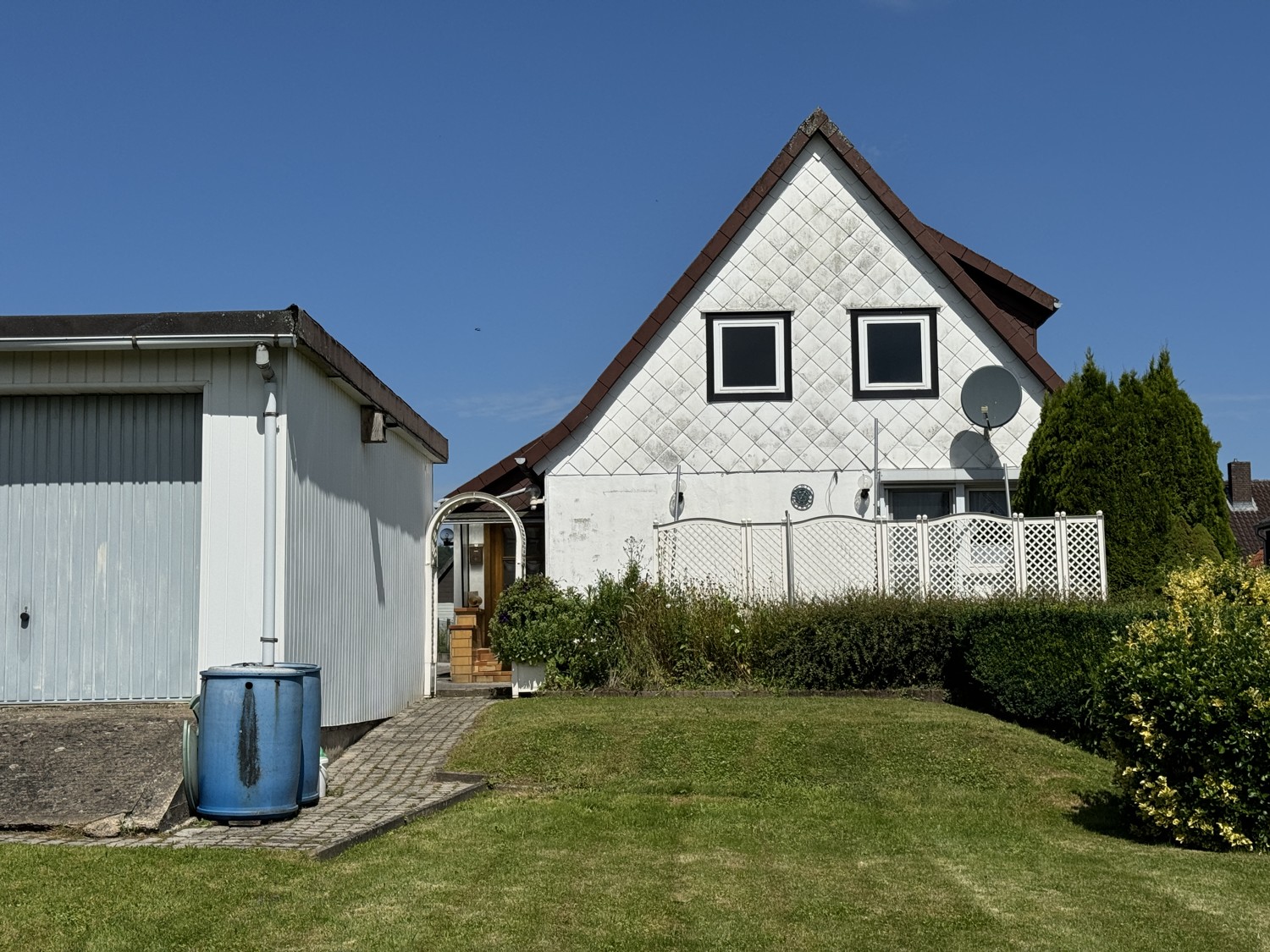 Schnuckeliges Einfamilienhaus mit viel Potential, fantastischem Grundstück und Weitblick