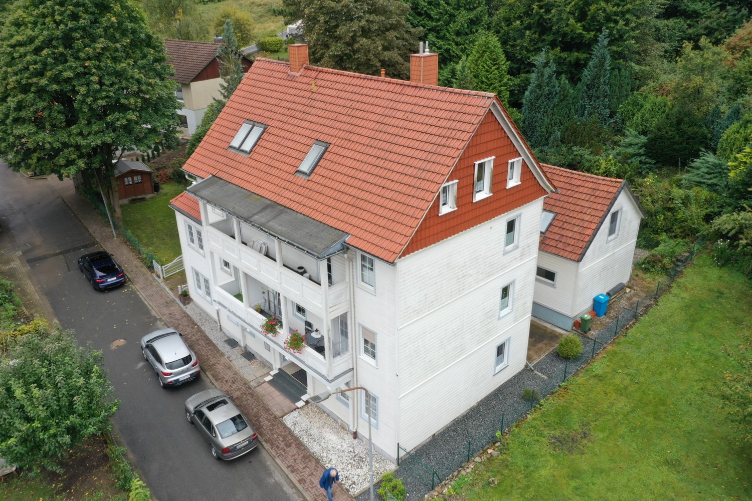 Charmantes Mehrfamilienhaus mit sieben Wohnungen und tollem Grundstück