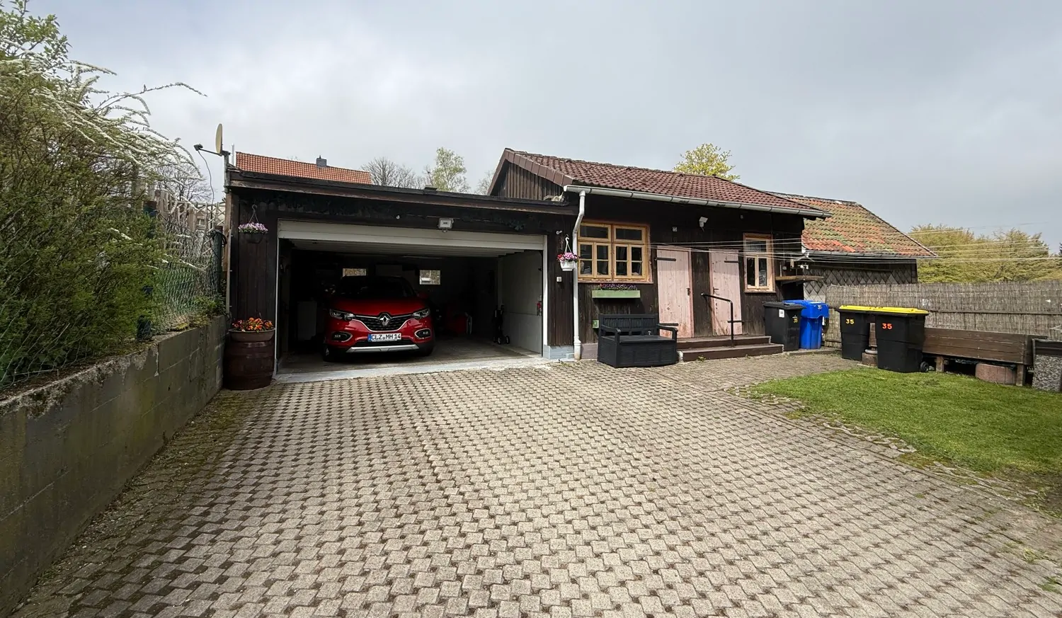 Schuppen und Garage