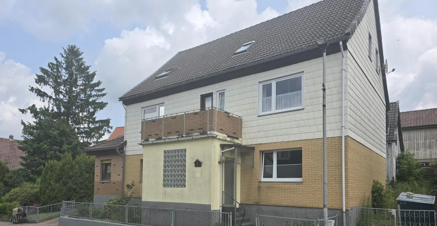 Mehrfamilienhaus mit 5 Wohneinheiten und 6 Garagen in Hohegeiß