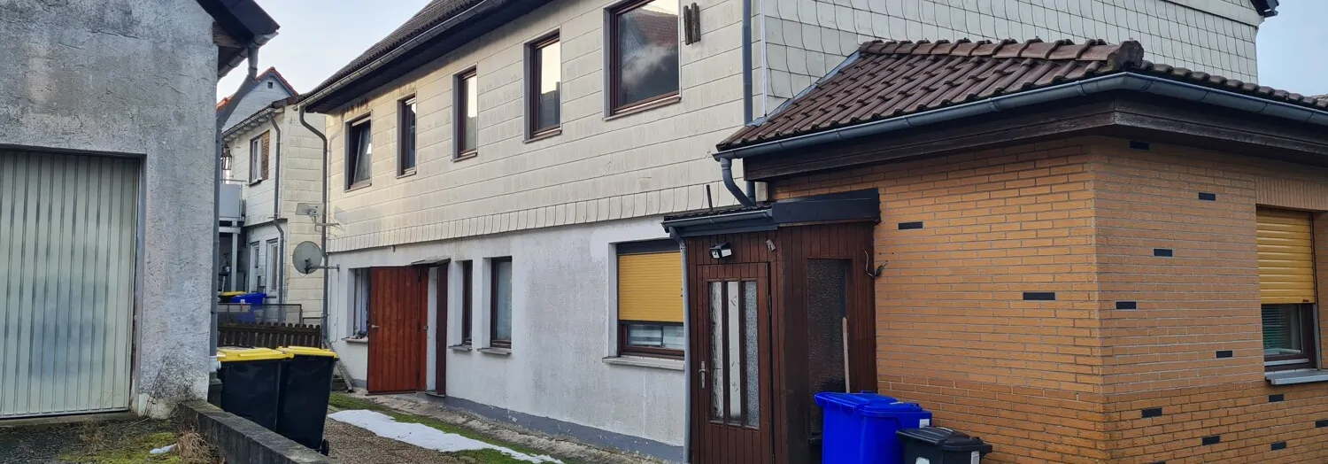 Mehrfamilienhaus mit 5 Wohneinheiten und 6 Garagen in Hohegeiß