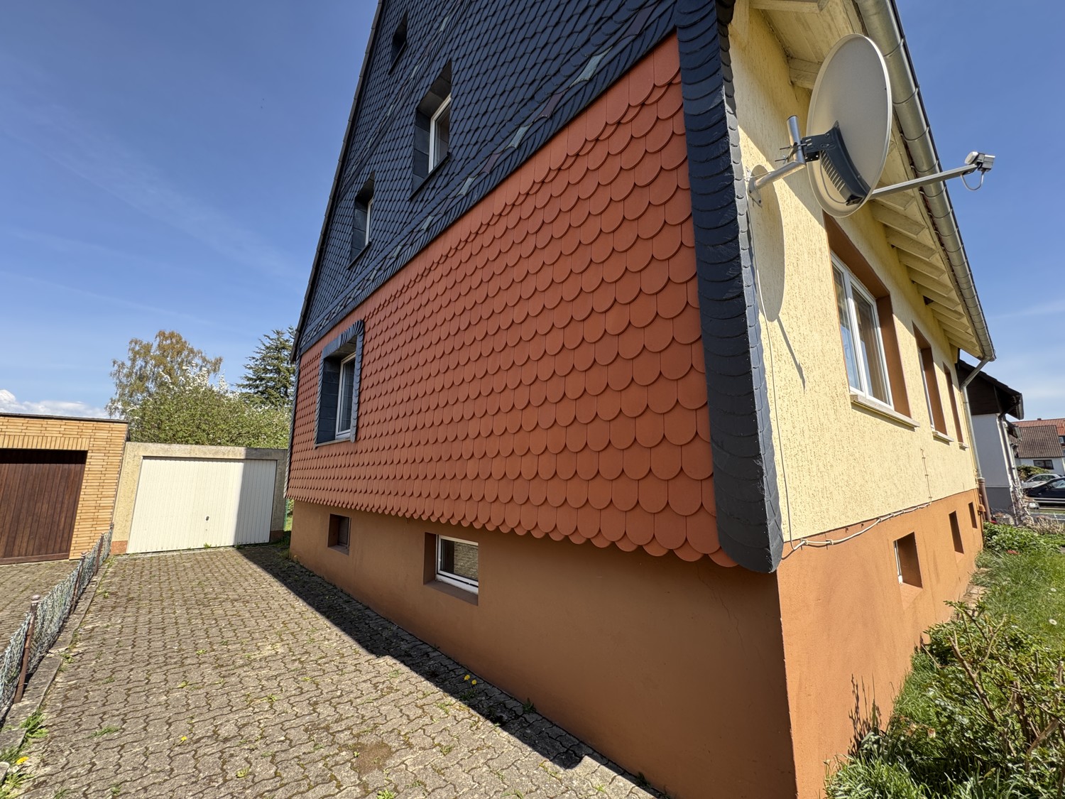 Freundlich und in begehrter Lage - 60er Ikone mit tollem Grundstück möchte zum Leben erweckt werden