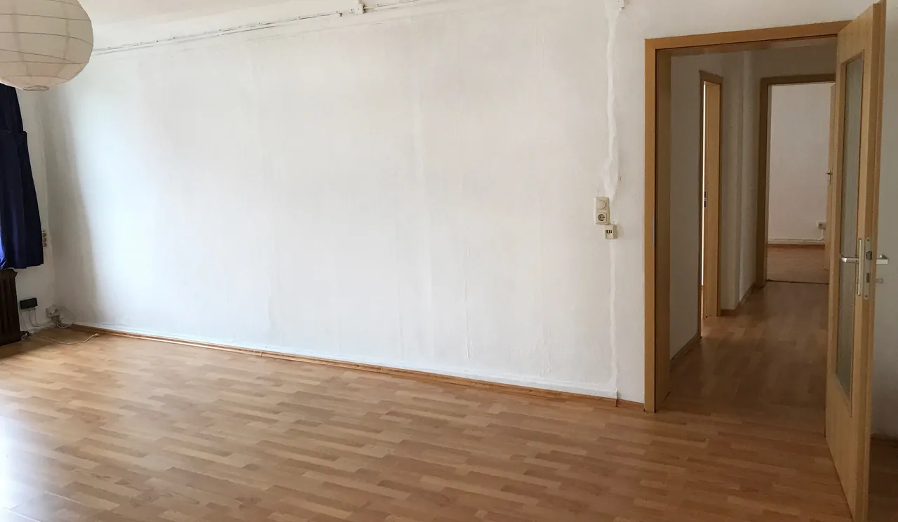 3_Zimmer1_zumFlur_Ad.RoeStr