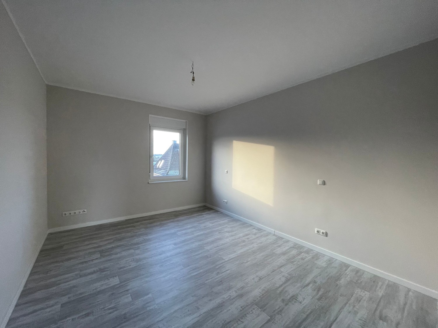 Lichtdurchflutet und vollständig saniert - 4-Zimmer Wohnung in fussläufiger Innenstadtlage