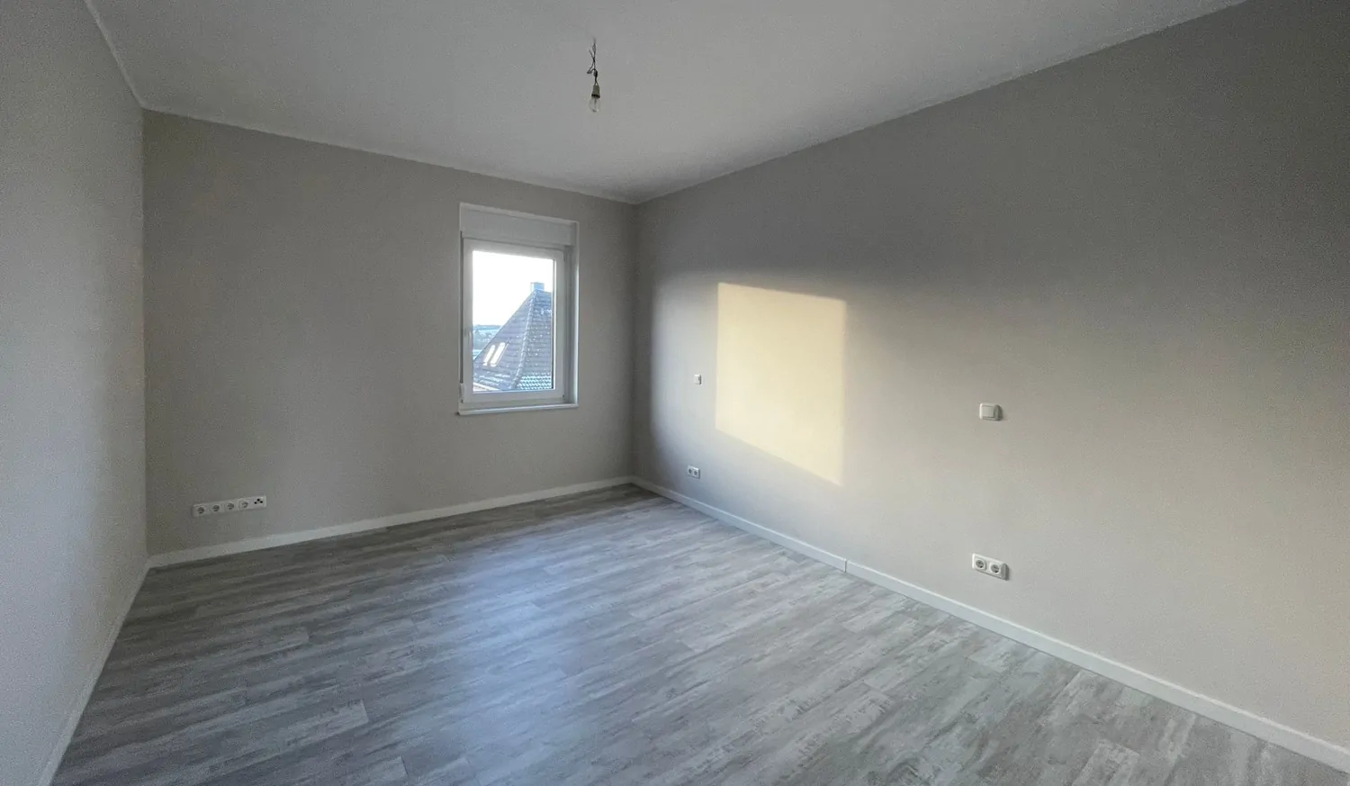 Lichtdurchflutet und vollständig saniert - 4-Zimmer Wohnung in fussläufiger Innenstadtlage