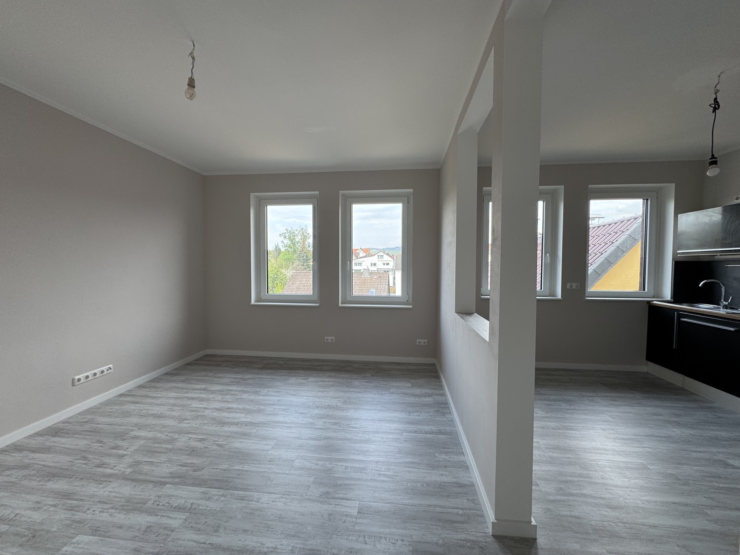 Lichtdurchflutet und vollständig saniert - 4-Zimmer Wohnung in fussläufiger Innenstadtlage