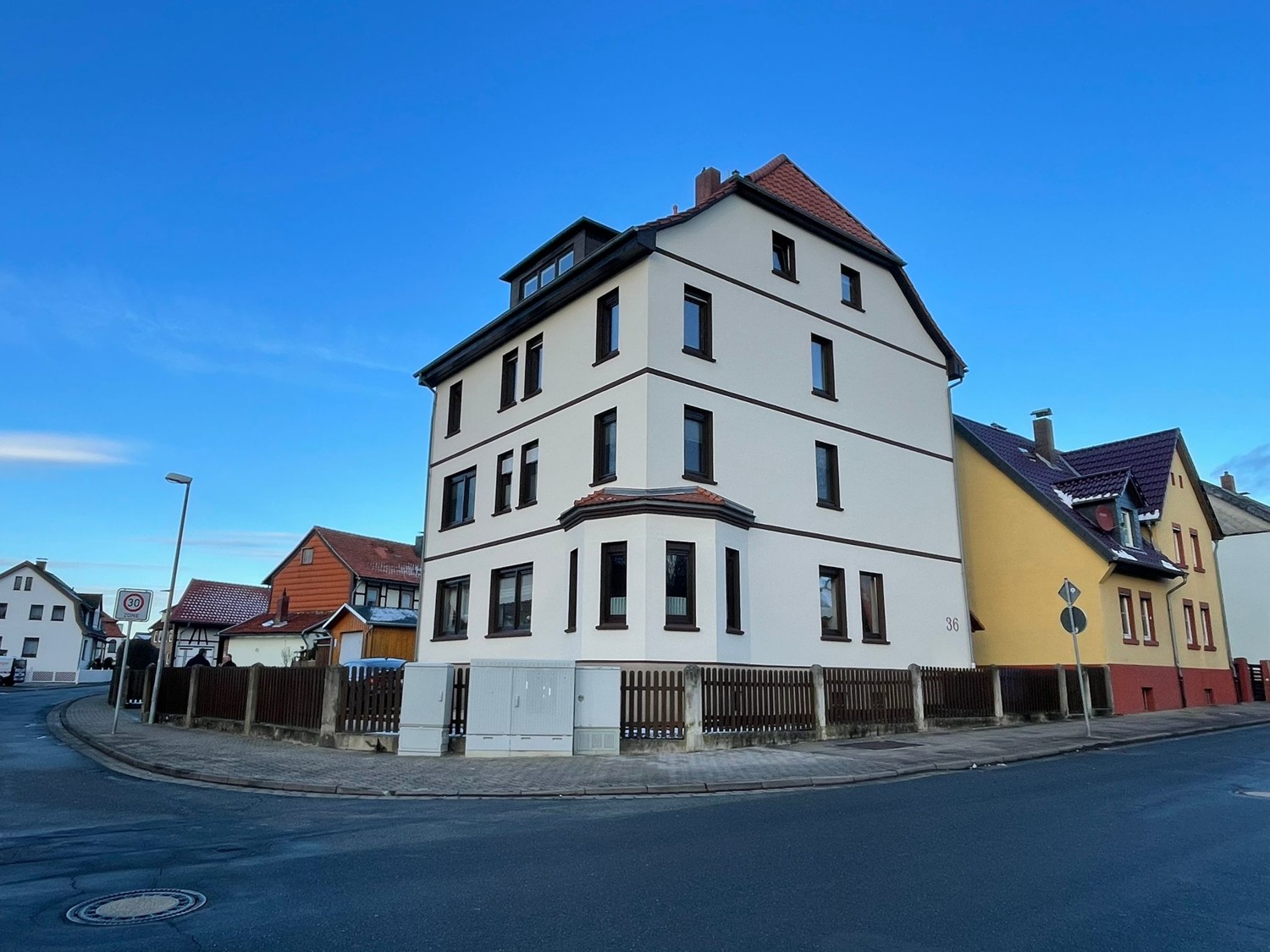 Lichtdurchflutet und vollständig saniert - 4-Zimmer Wohnung in fussläufiger Innenstadtlage