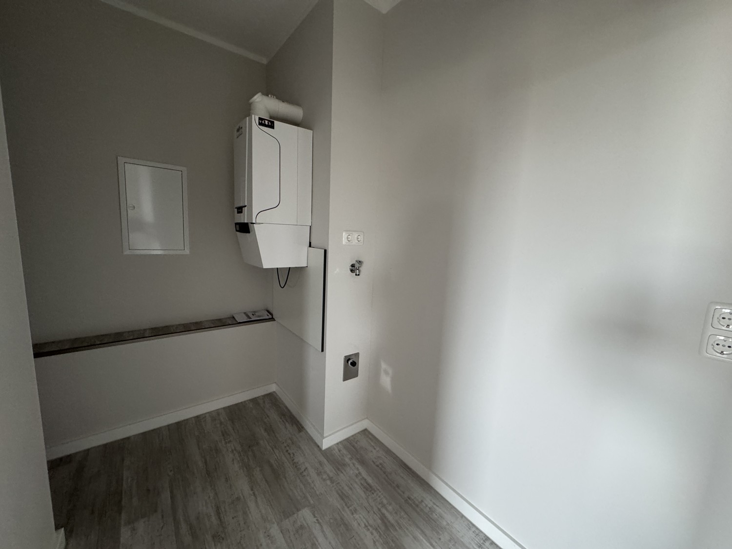 Lichtdurchflutet und vollständig saniert - 4-Zimmer Wohnung in fussläufiger Innenstadtlage