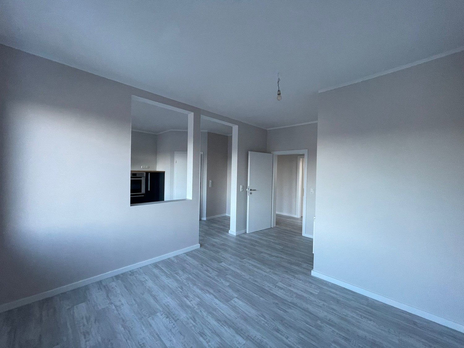 Lichtdurchflutet und vollständig saniert - 4-Zimmer Wohnung in fussläufiger Innenstadtlage