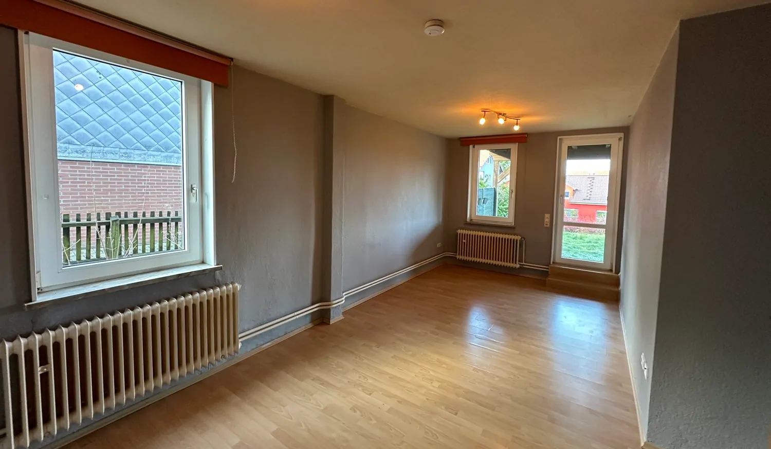 EG Wohnzimmer mit Ausgang zur Terrasse/Garten