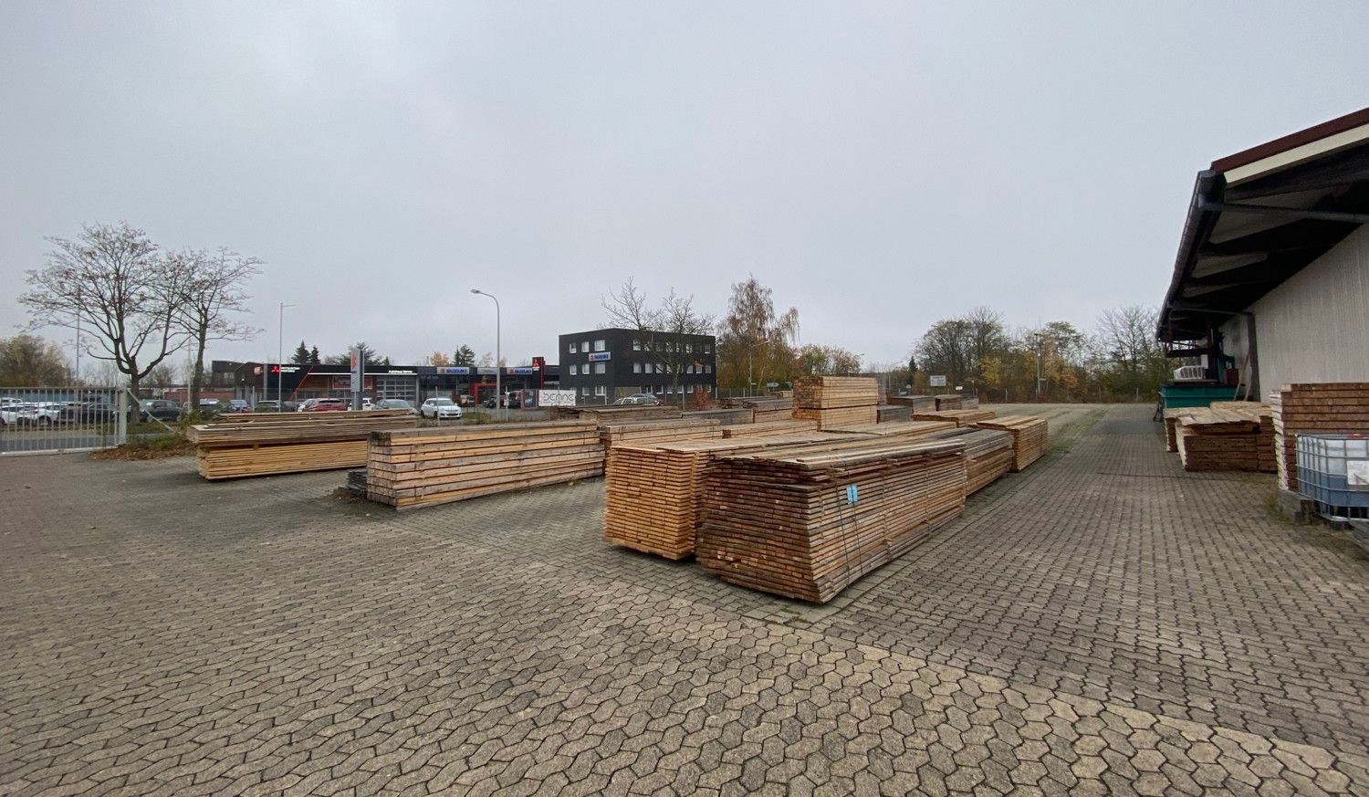 Lagerplatz neben Halle 4.