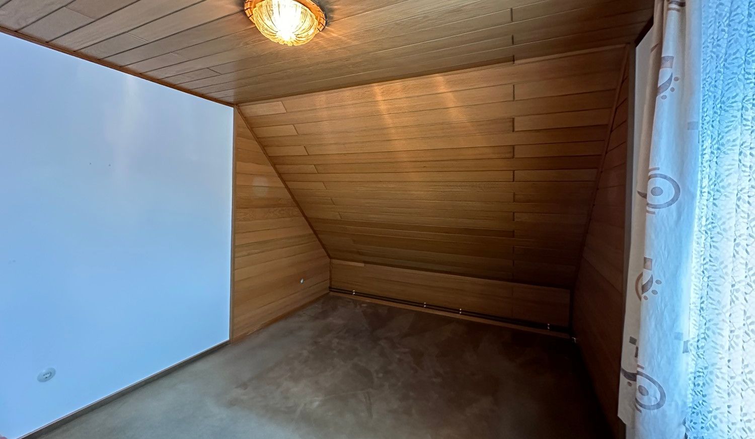 Dachgeschoss rechte Hälfte Schlafzimmer