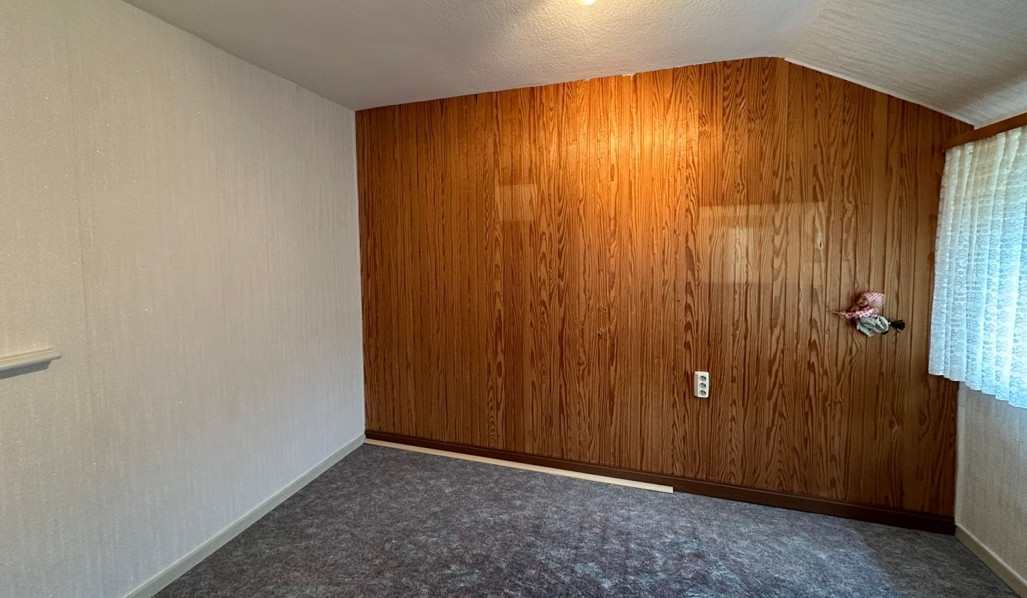 DG linke Hälfte Kinderzimmer