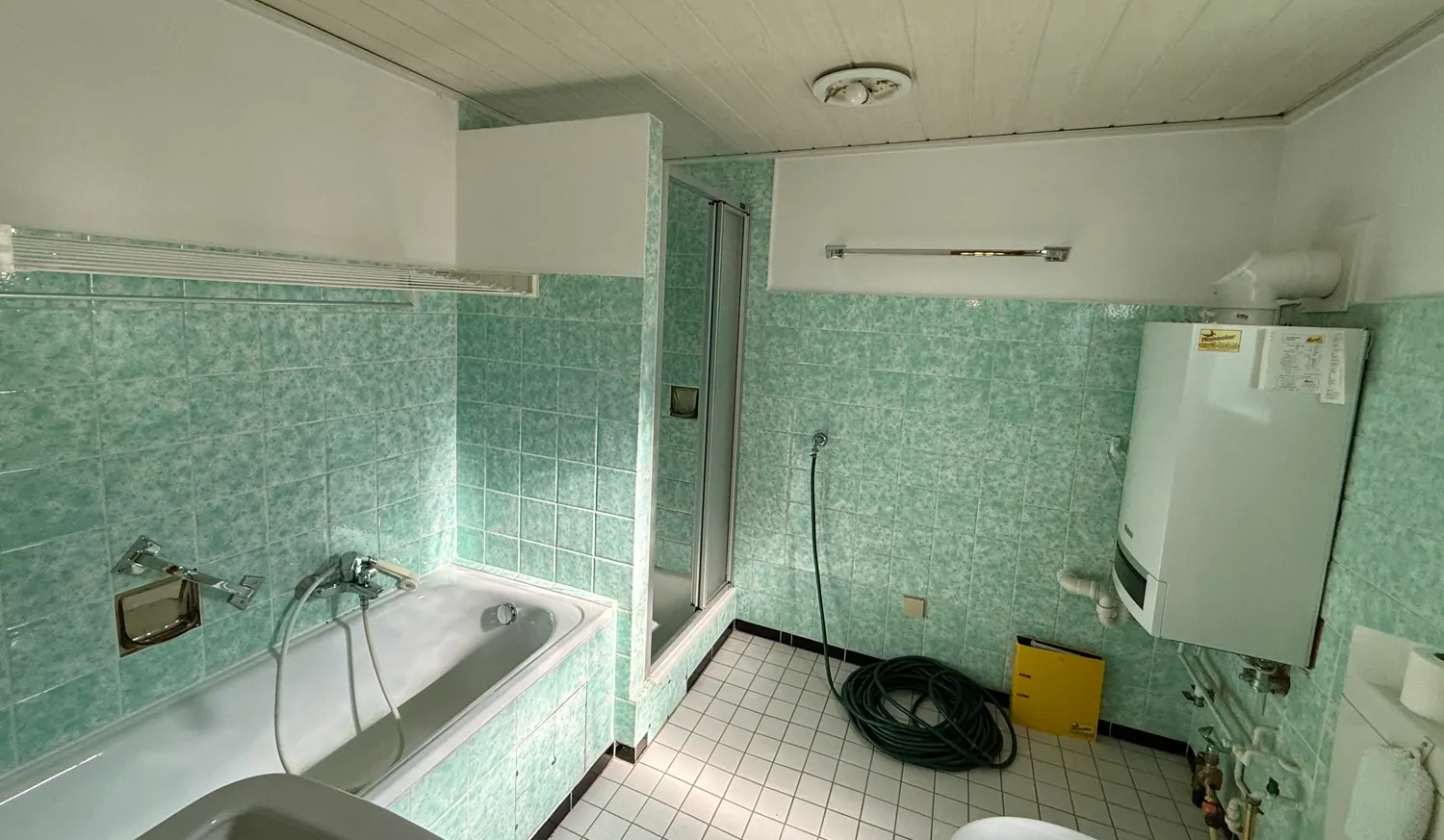EG Bad mit Zentral-Heizung