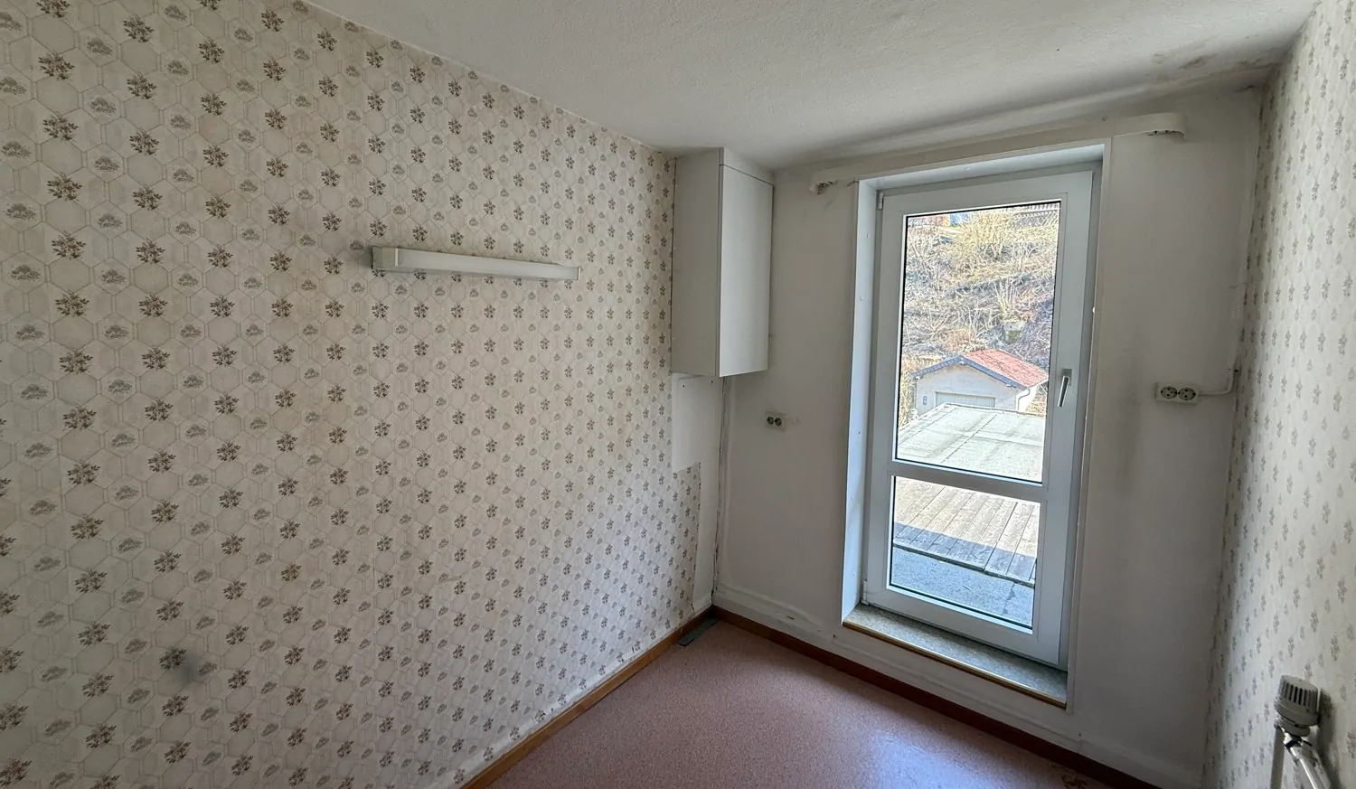 1. OG Zimmer III mit Ausgang zum Balkon