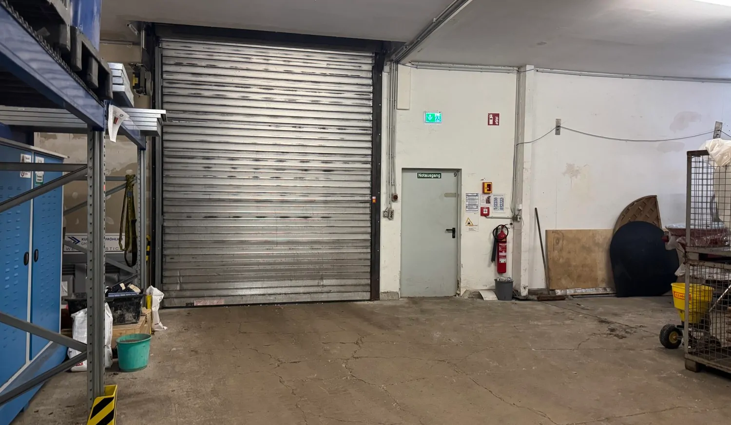 Rolltor Gebäude 4