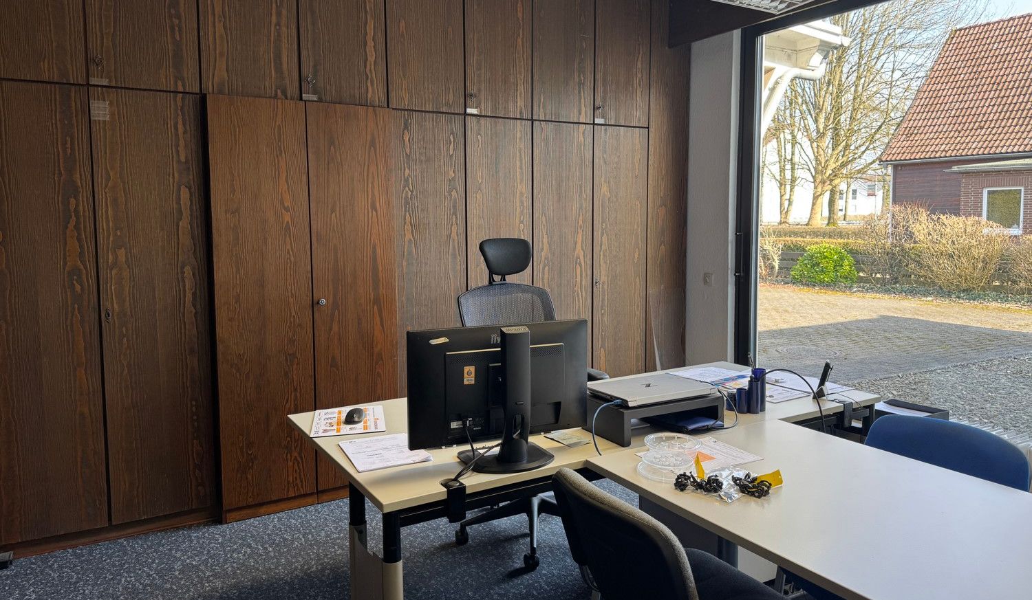 Büro Gebäude 1