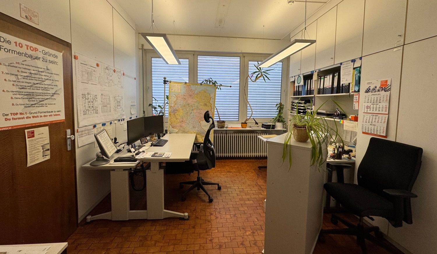 Büro Gebäude 1