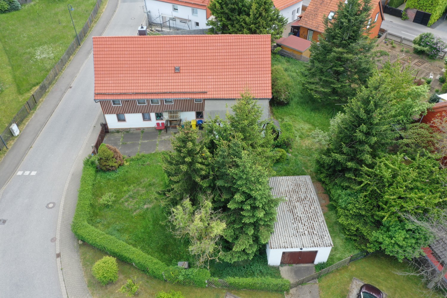 Vorgarten mit Garage