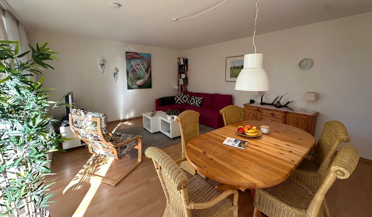 Wohnzimmer mit Essecke