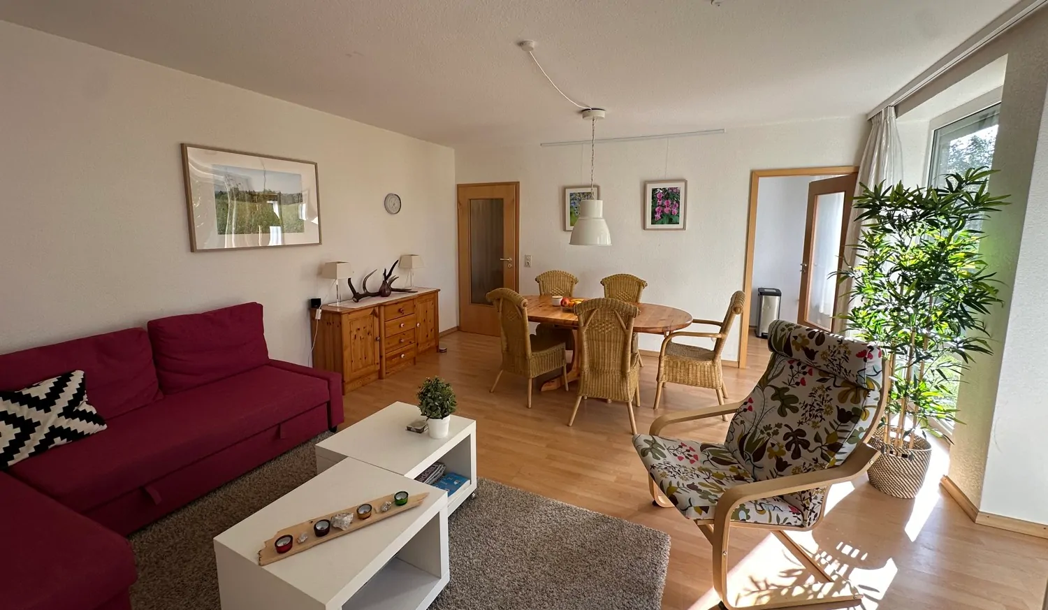 Wohnzimmer mit Essecke