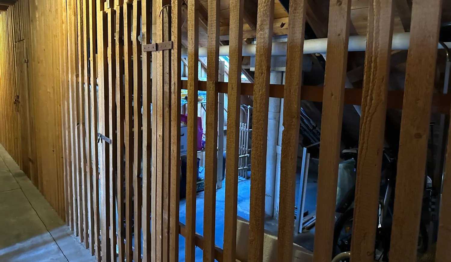 Kellerverschlag im Dachboden