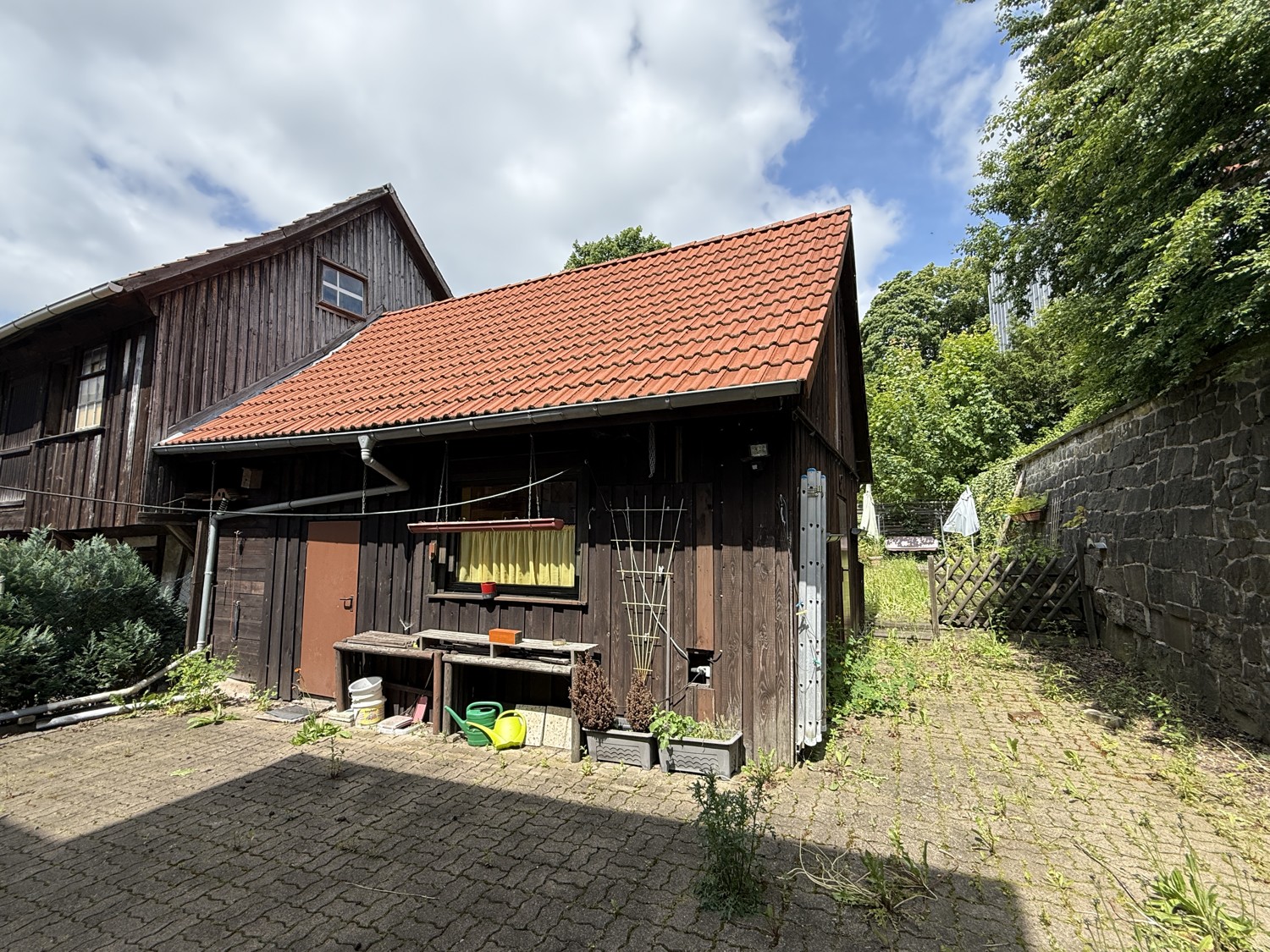Schuppen mit Werkstatt und Partyraum