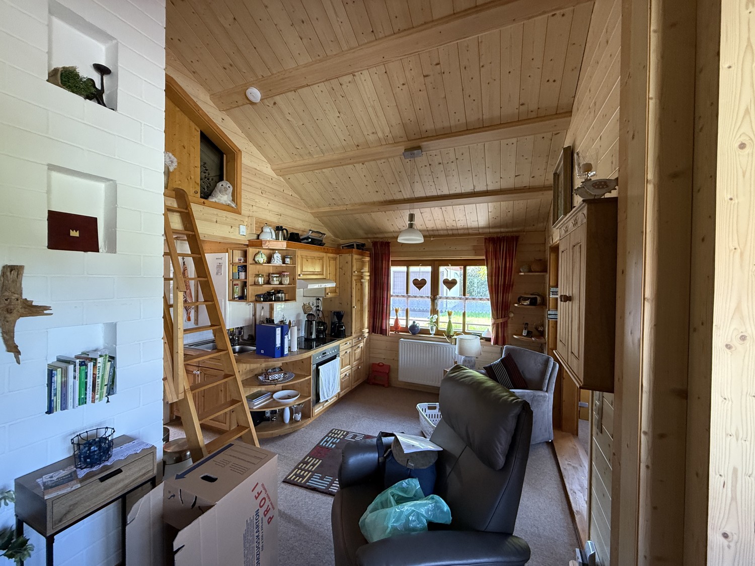 Wohnzimmer mit Küchenbereich