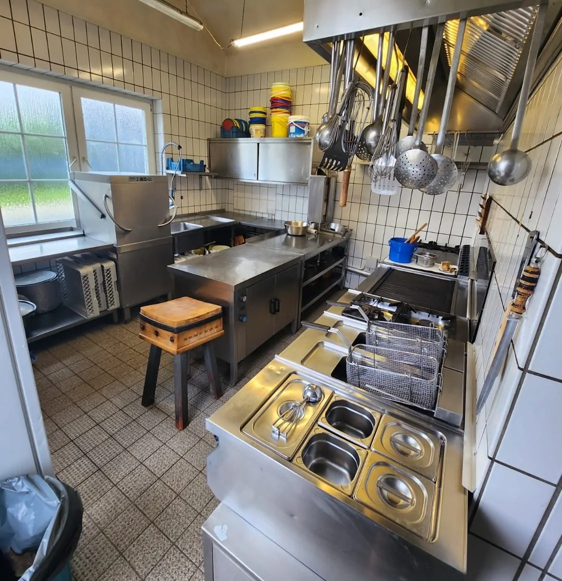 Voll Ausgestattete Küche