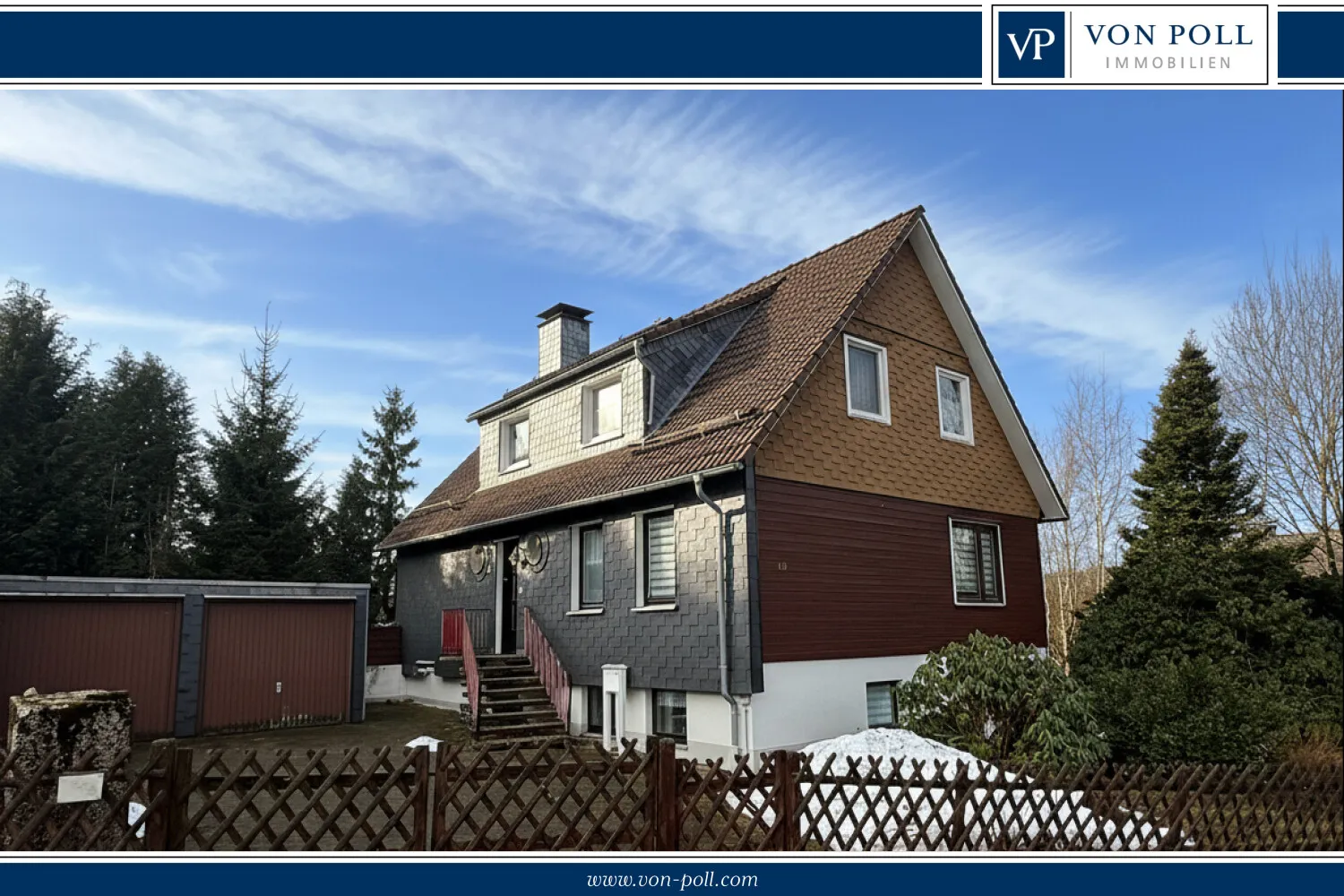 Einfamilienhaus mit ca. 155 m² Wohnfläche, 2 Garagen und einem großem Grundstück von etwa 915 m²