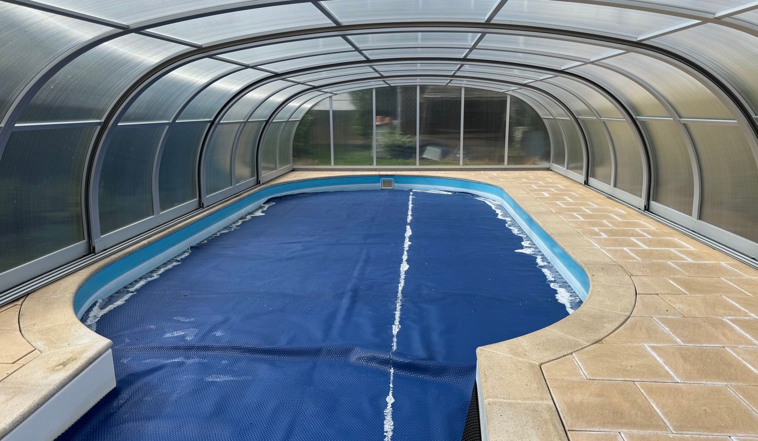 Charakteristisch und Individuell - Großzügige Villa in exponierter Lage mit Garten und Pool