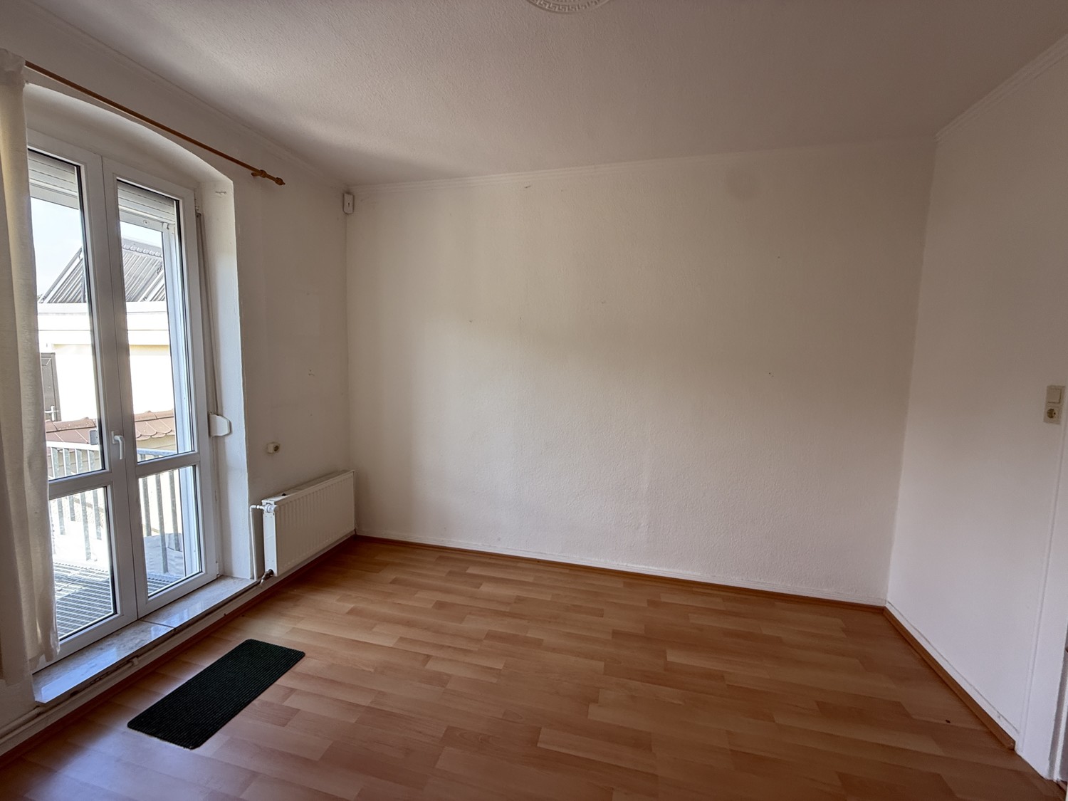 Charakteristisch und Individuell - Großzügige Villa in exponierter Lage mit Garten und Pool