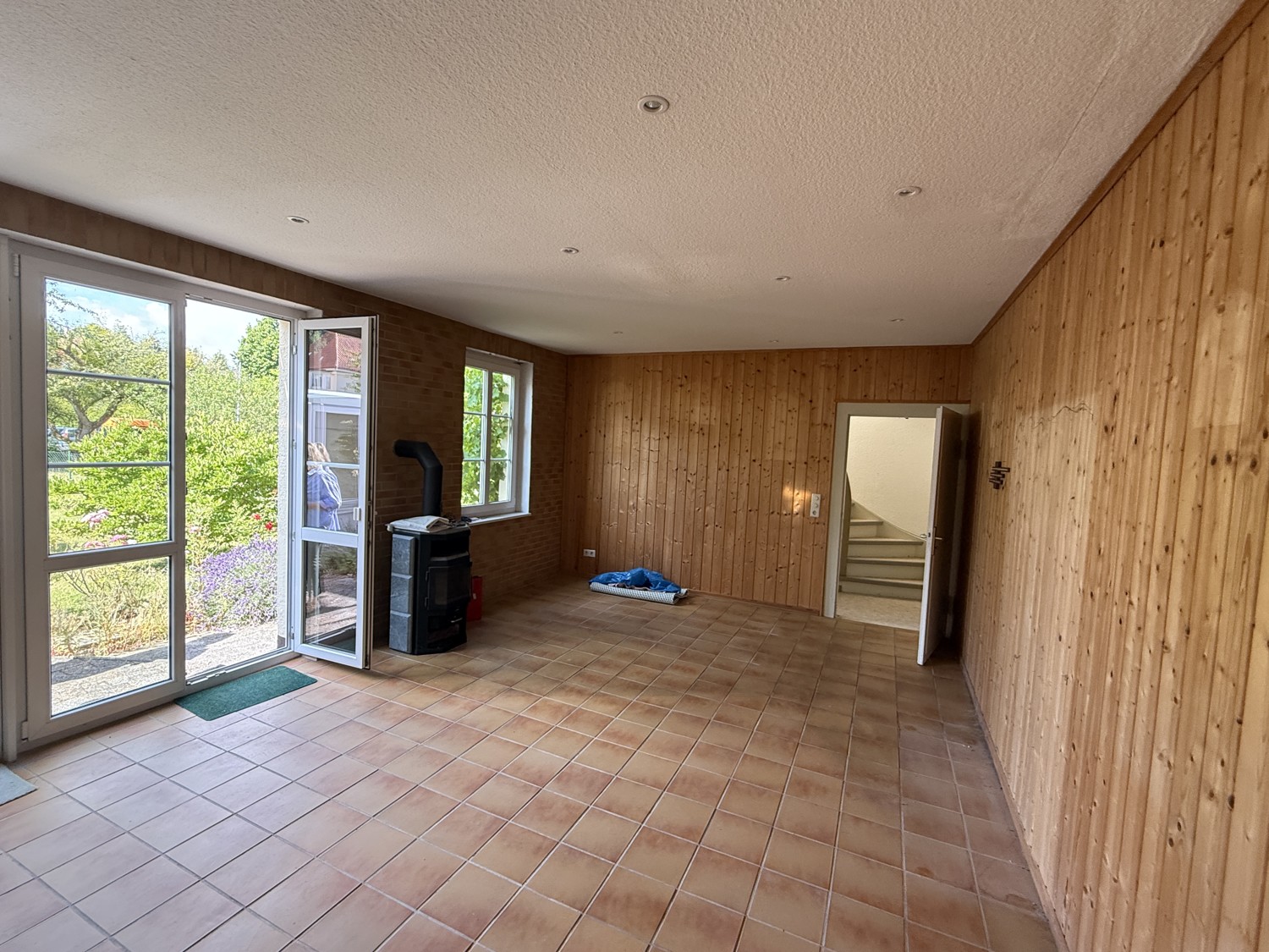Charakteristisch und Individuell - Großzügige Villa in exponierter Lage mit Garten und Pool