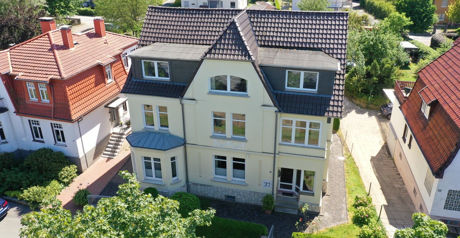 Charakteristisch und Individuell - Großzügige Villa in exponierter Lage mit Garten und Pool