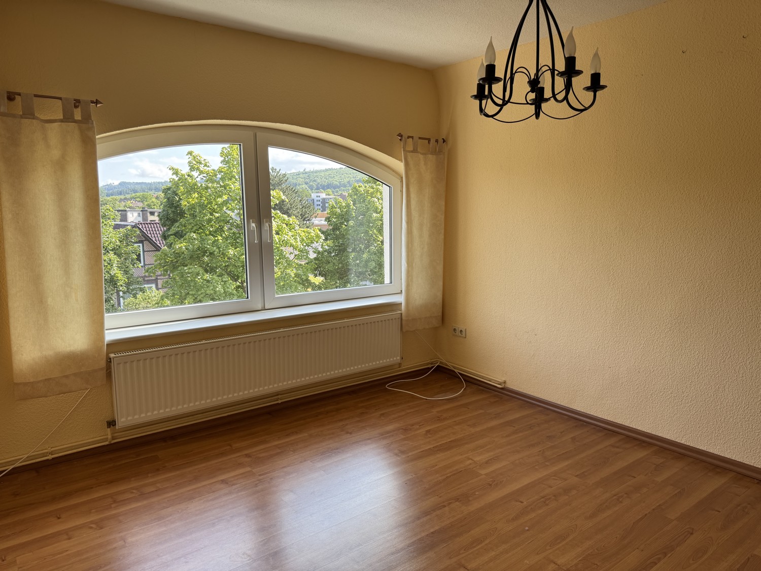 Charakteristisch und Individuell - Großzügige Villa in exponierter Lage mit Garten und Pool