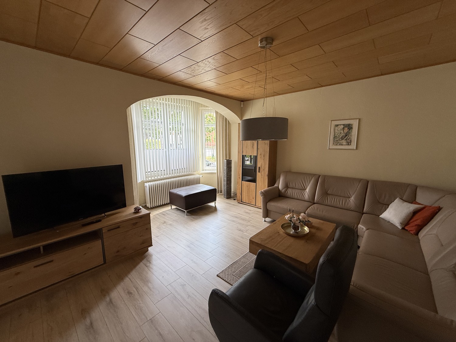 Charakteristisch und Individuell - Großzügige Villa in exponierter Lage mit Garten und Pool