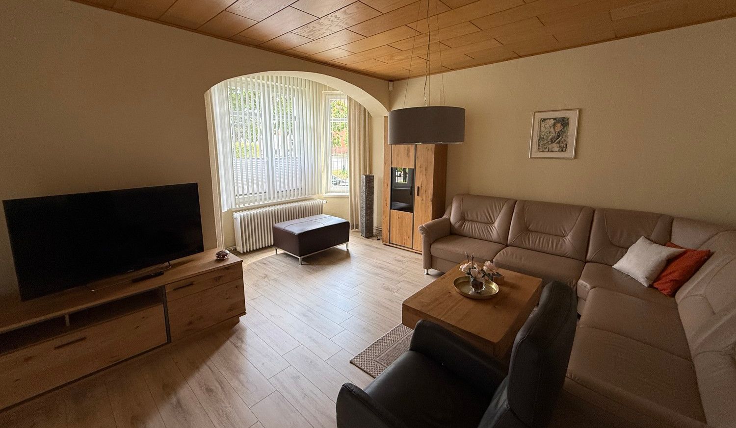 Charakteristisch und Individuell - Großzügige Villa in exponierter Lage mit Garten und Pool