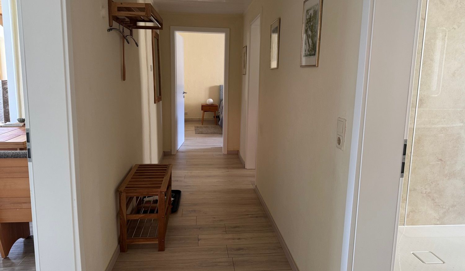 Charakteristisch und Individuell - Großzügige Villa in exponierter Lage mit Garten und Pool