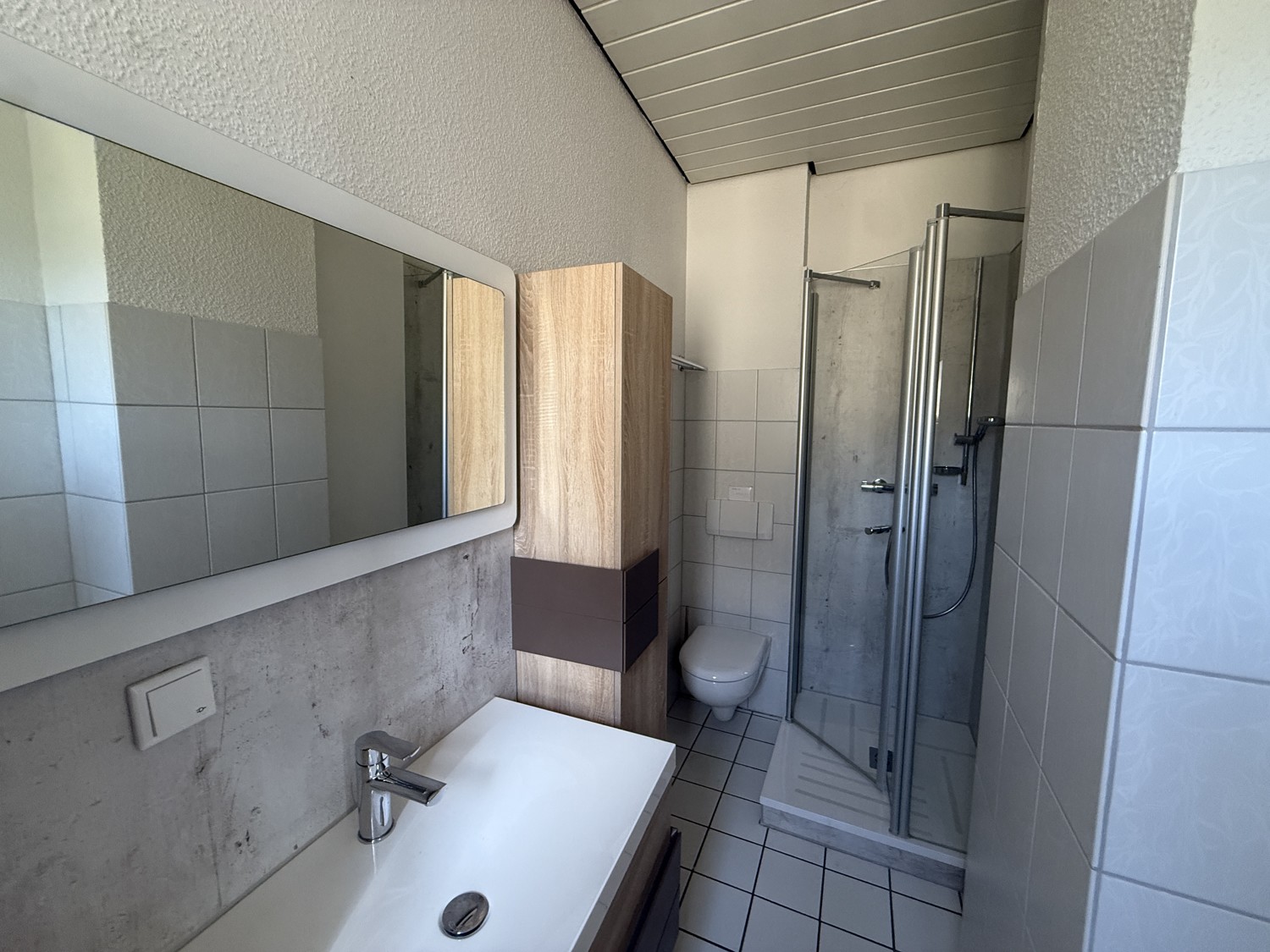 Charakteristisch und Individuell - Großzügige Villa in exponierter Lage mit Garten und Pool