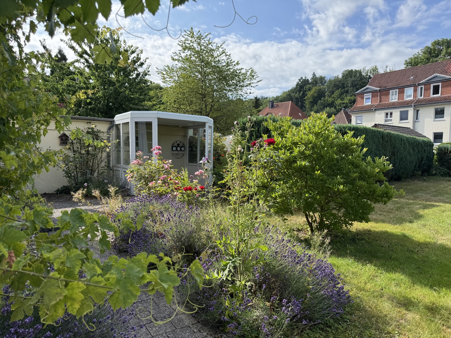Charakteristisch und Individuell - Großzügige Villa in exponierter Lage mit Garten und Pool