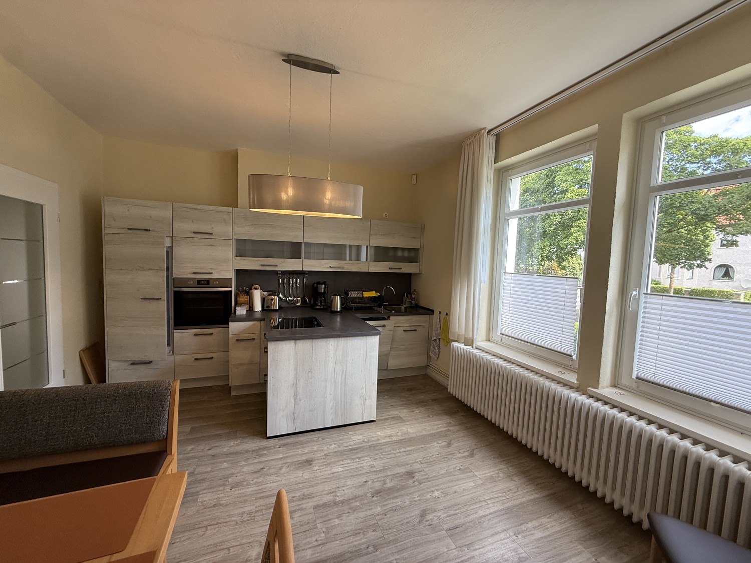 Charakteristisch und Individuell - Großzügige Villa in exponierter Lage mit Garten und Pool