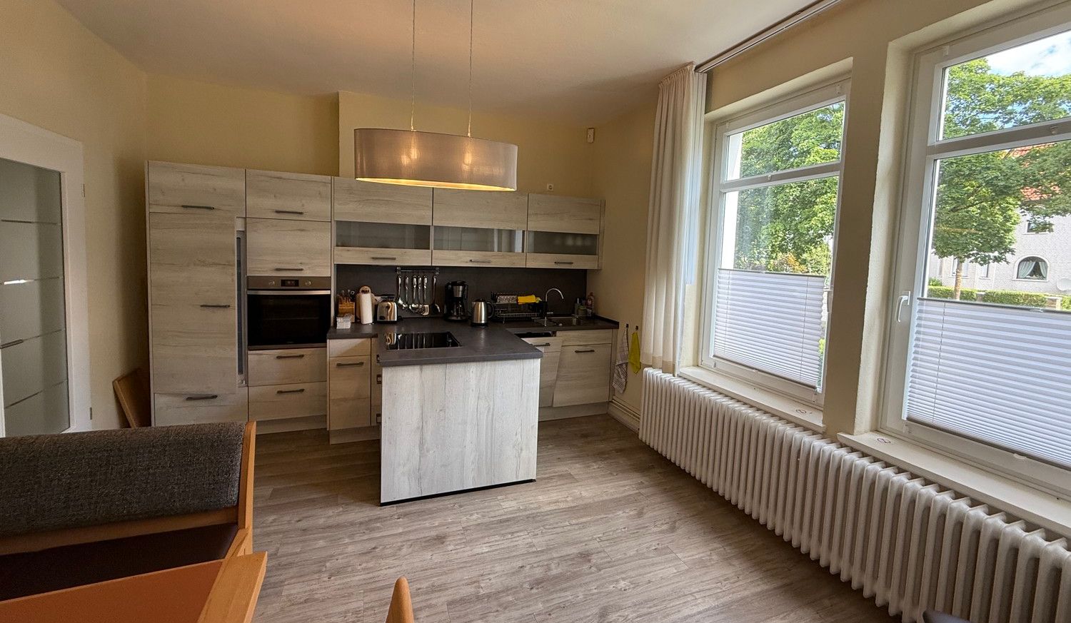 Charakteristisch und Individuell - Großzügige Villa in exponierter Lage mit Garten und Pool