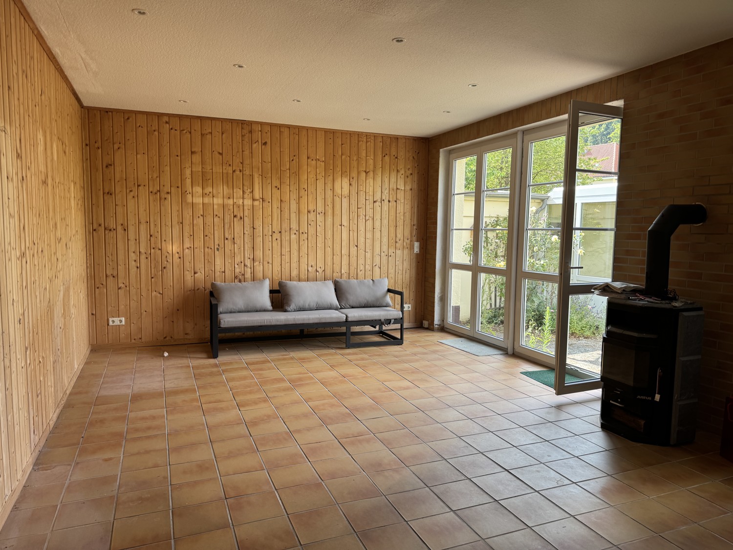 Charakteristisch und Individuell - Großzügige Villa in exponierter Lage mit Garten und Pool