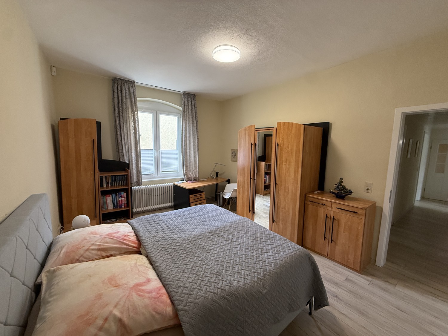 Charakteristisch und Individuell - Großzügige Villa in exponierter Lage mit Garten und Pool