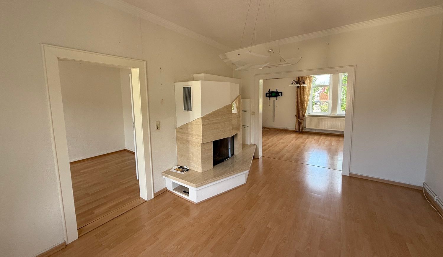 Charakteristisch und Individuell - Großzügige Villa in exponierter Lage mit Garten und Pool