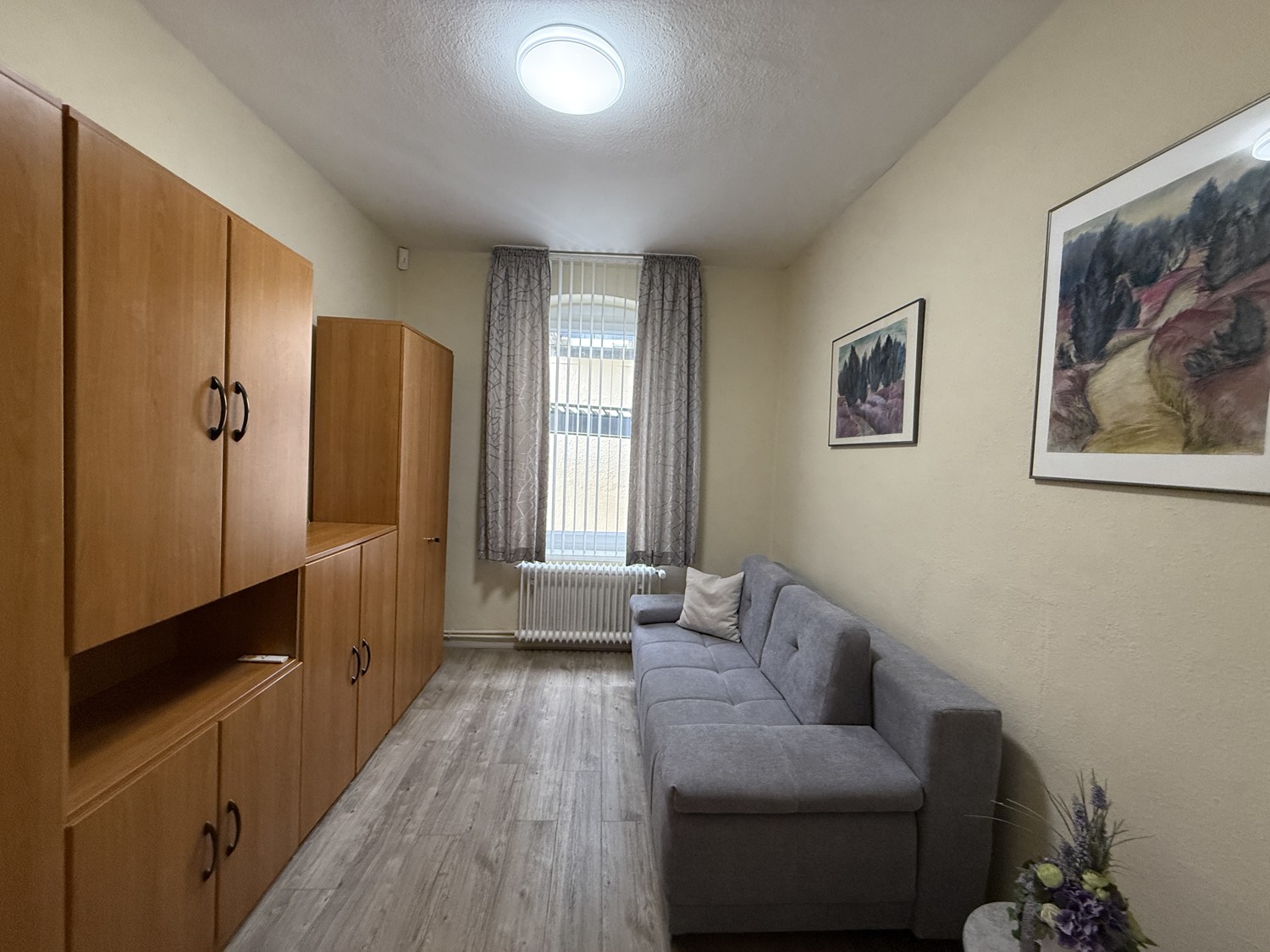 Charakteristisch und Individuell - Großzügige Villa in exponierter Lage mit Garten und Pool